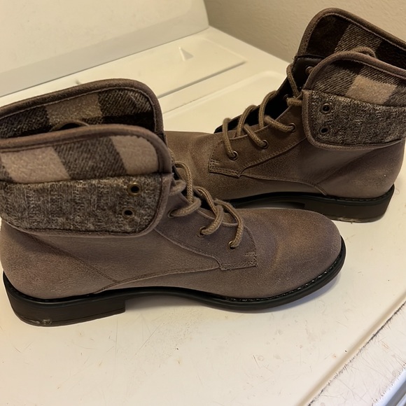 Cliffs by White Mountain Lace up Boots Size 7 - Picture 1 of 3